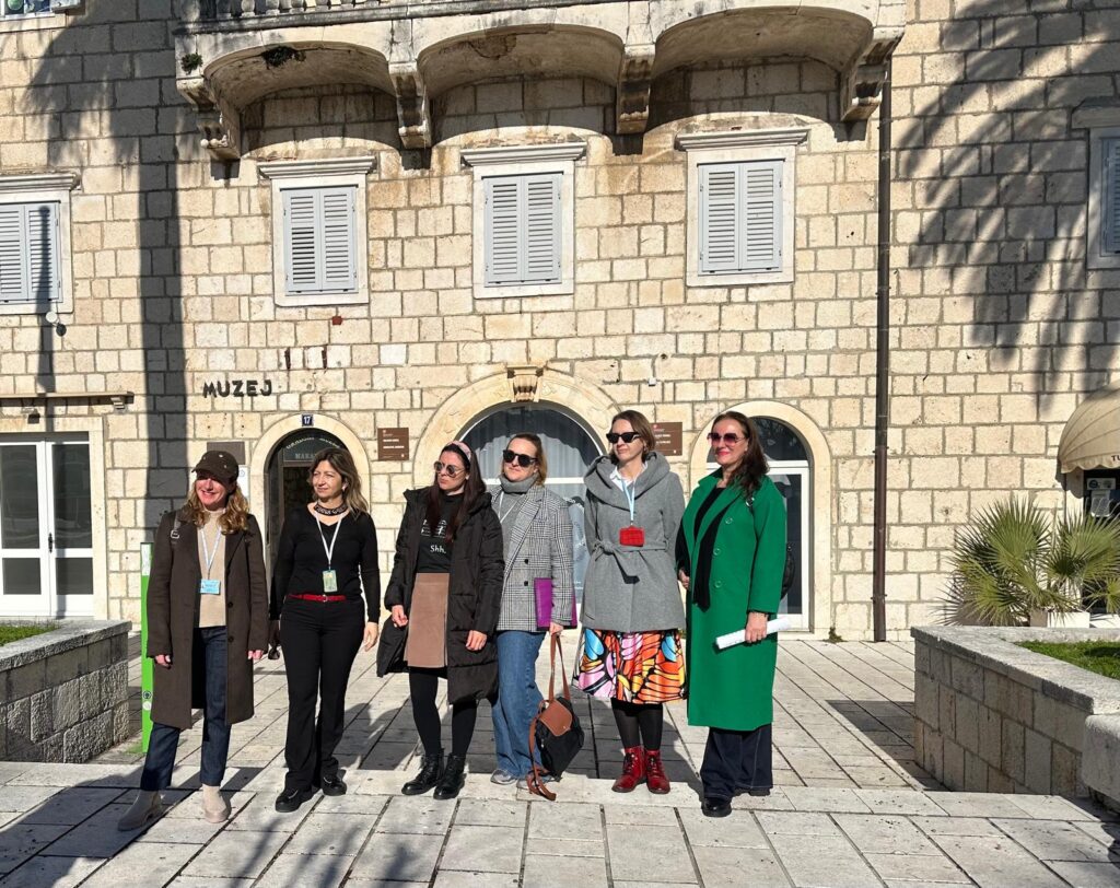 UPOZNAJ SVOJU ZEMLJU 18.1.2026.- Spomenici uklesani u kamen 2 - Vodiči UTVMRZ-a: Agata Ravlić, Danica Vitlić, Nina Turić-Roščić, Zvonka Jurić, Aneta Pivac, i Marija Katavić